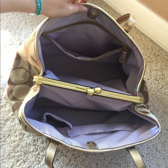 ❣️ SOLD ❣️ Authentic Tan and Gold Coach - Picture 5 of 8